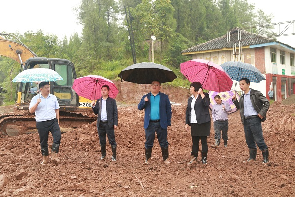 ��ͼ�ġ����������������򶽵���׼��ƶ����