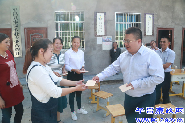 ��ͼ�ġ�����������ϵ����ѧУ��չ��ʦ��ο�ʻ